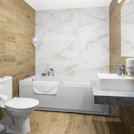 Jitomir 4* מונטנה